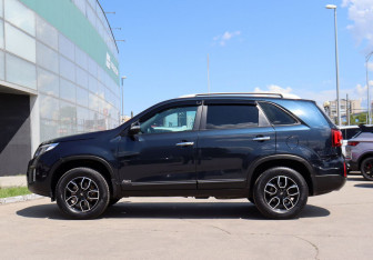 Подержанный автомобиль Kia Sorento 2017 года (8 фото)