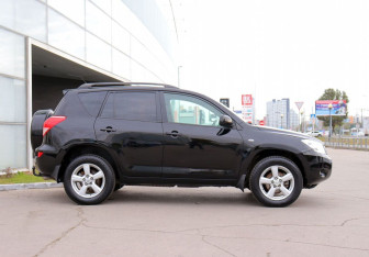 Подержанный автомобиль Toyota RAV4 2006 года (4 фото)