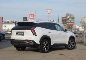 Подержанный автомобиль Geely Atlas 2024 года (5 фото)