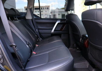 Подержанный автомобиль Toyota Land Cruiser Prado 2017 года (13 фото)