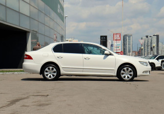 Подержанный автомобиль Skoda Superb Liftback 2012 года (4 фото)