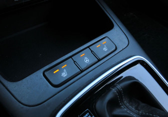 Подержанный автомобиль Kia Rio Hatchback 2018 года (17 фото)