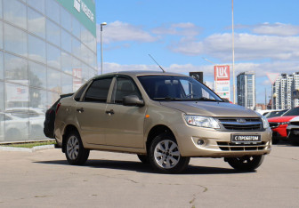 Подержанный автомобиль LADA (ВАЗ) Granta Sedan 2013 года (3 фото)