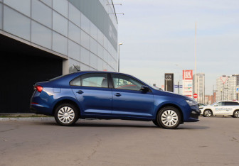 Подержанный автомобиль Skoda Rapid Liftback 2021 года (4 фото)