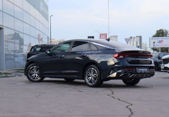Подержанный автомобиль Kia K5 2022 года (7 фото)