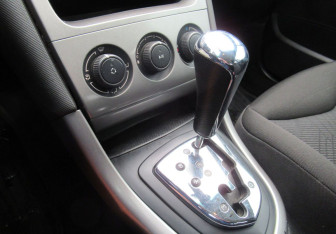 Подержанный автомобиль Peugeot 308 Hatchback 2011 года (18 фото)