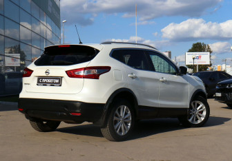 Подержанный автомобиль Nissan Qashqai 2016 года (5 фото)