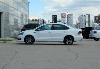 Подержанный автомобиль Volkswagen Polo Sedan 2019 года (8 фото)