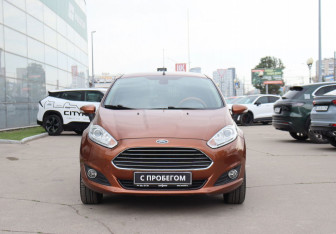 Подержанный автомобиль Ford Fiesta Sedan 2015 года (2 фото)
