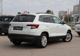 Подержанный автомобиль Skoda Karoq 2020 года (5 фото)