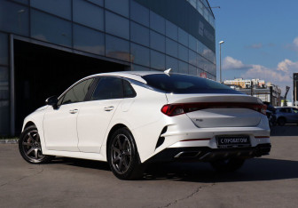 Подержанный автомобиль Kia K5 2022 года (7 фото)
