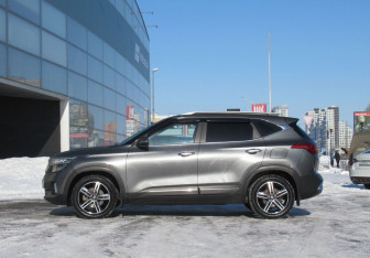 Подержанный автомобиль Kia Seltos 2022 года (8 фото)