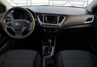 Подержанный автомобиль Hyundai Solaris Sedan 2021 года (15 фото)