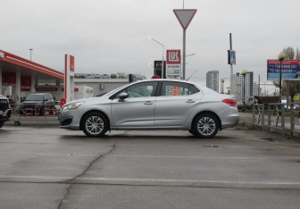 Подержанный автомобиль Citroen C4 Sedan 2013 года (8 фото)