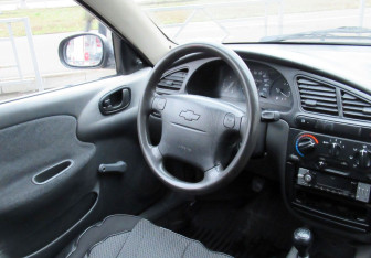 Подержанный автомобиль Chevrolet Lanos 2006 года (12 фото)