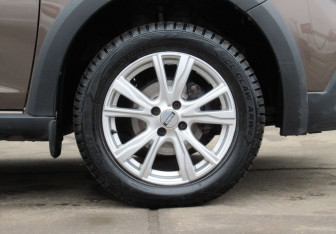 Подержанный автомобиль Renault Logan Sedan 2019 года (9 фото)