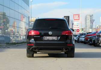 Подержанный автомобиль Volkswagen Touareg 2012 года (6 фото)