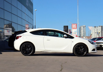 Подержанный автомобиль Opel Astra Hatchback 2013 года (4 фото)