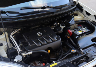 Подержанный автомобиль Nissan X-Trail 2012 года (19 фото)