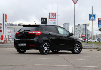 Подержанный автомобиль Kia Rio Hatchback 2013 года (5 фото)