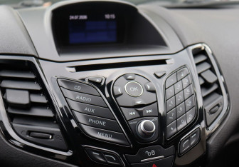 Подержанный автомобиль Ford Fiesta Sedan 2015 года (14 фото)