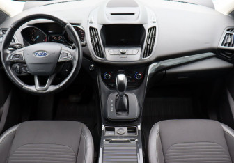 Подержанный автомобиль Ford Kuga 2017 года (13 фото)