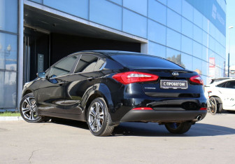Подержанный автомобиль Kia Cerato Sedan 2013 года (7 фото)