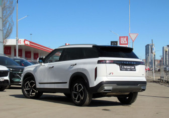 Подержанный автомобиль Jaecoo J7 2023 года (7 фото)