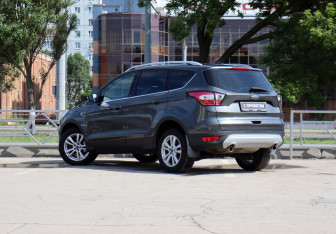 Подержанный автомобиль Ford Kuga 2017 года (7 фото)
