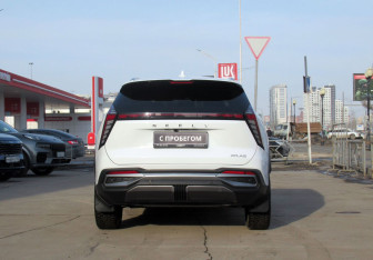 Подержанный автомобиль Geely Atlas 2024 года (6 фото)