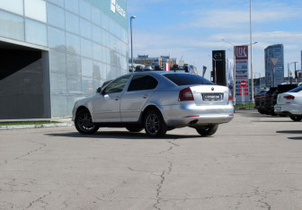 Подержанный автомобиль Skoda Octavia Liftback 2010 года (7 фото)