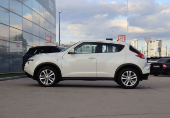 Подержанный автомобиль Nissan Juke 2013 года (8 фото)