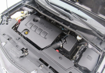 Подержанный автомобиль Toyota Corolla Sedan 2011 года (10 фото)