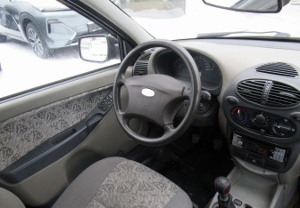 Подержанный автомобиль LADA (ВАЗ) Kalina Sedan 2005 года (12 фото)