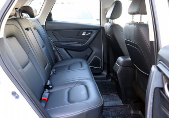 Подержанный автомобиль FAW Besturn X40 2019 года (11 фото)