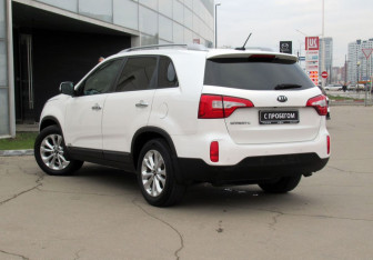 Подержанный автомобиль Kia Sorento 2017 года (7 фото)