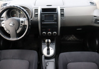 Подержанный автомобиль Nissan X-Trail 2008 года (13 фото)