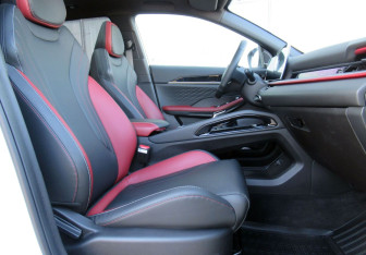 Подержанный автомобиль Geely Coolray 2024 года (10 фото)