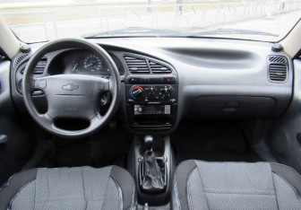 Подержанный автомобиль Chevrolet Lanos 2006 года (13 фото)