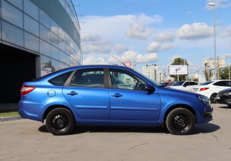 Подержанный автомобиль LADA (ВАЗ) Granta Liftback 2018 года (4 фото)