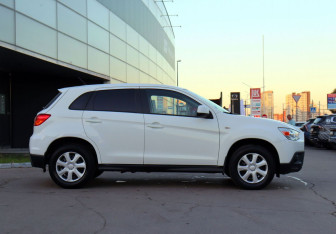 Подержанный автомобиль Mitsubishi ASX 2012 года (4 фото)