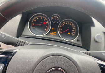 Подержанный автомобиль Opel Astra Hatchback 2007 года (24 фото)