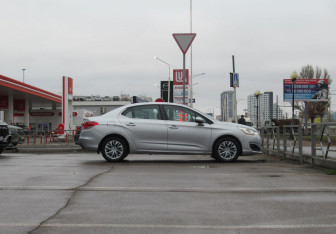 Подержанный автомобиль Citroen C4 Sedan 2013 года (4 фото)