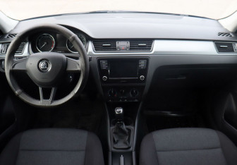 Подержанный автомобиль Skoda Rapid Liftback 2018 года (13 фото)