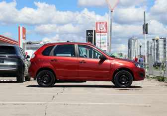 Подержанный автомобиль LADA (ВАЗ) Kalina Hatchback 2017 года (4 фото)