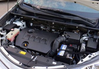 Подержанный автомобиль Toyota RAV4 2014 года (10 фото)