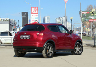 Подержанный автомобиль Nissan Juke 2011 года (5 фото)