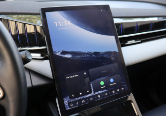 Подержанный автомобиль Geely Atlas 2024 года (15 фото)