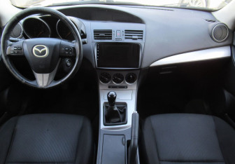 Подержанный автомобиль Mazda 3 Sedan 2011 года (16 фото)