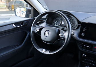 Подержанный автомобиль Skoda Rapid Liftback 2021 года (12 фото)